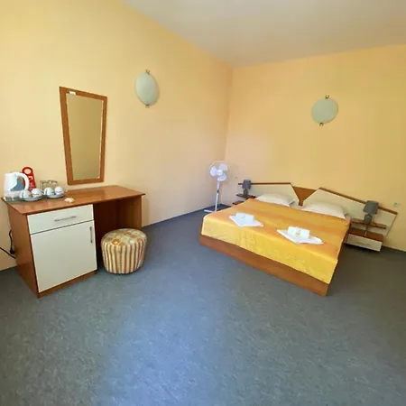 Guest house Family House Cherry *