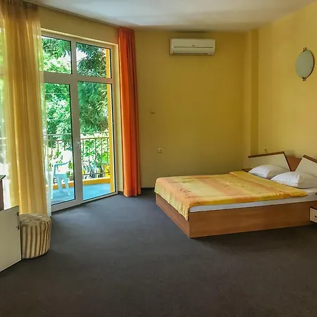 Family House Cherry Guest house *