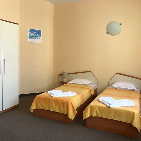 Guest house Family House Cherry *