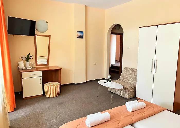 Family House Cherry 3*