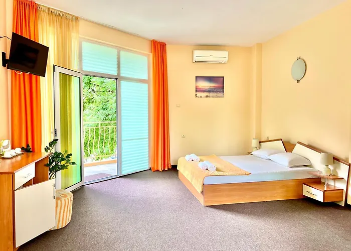 Family House Cherry 3*