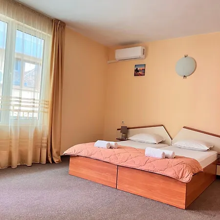 Family House Cherry בית הארחה *