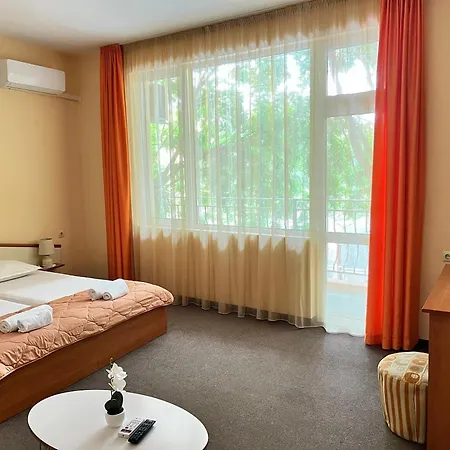 בית הארחה Family House Cherry נסבר