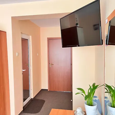 Family House Cherry בית הארחה