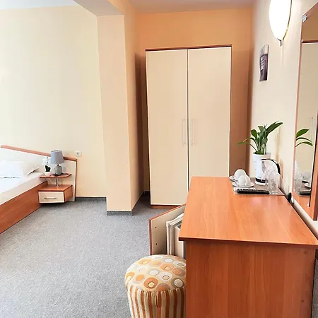 Family House Cherry בית הארחה