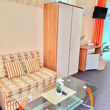 Family House Cherry בית הארחה