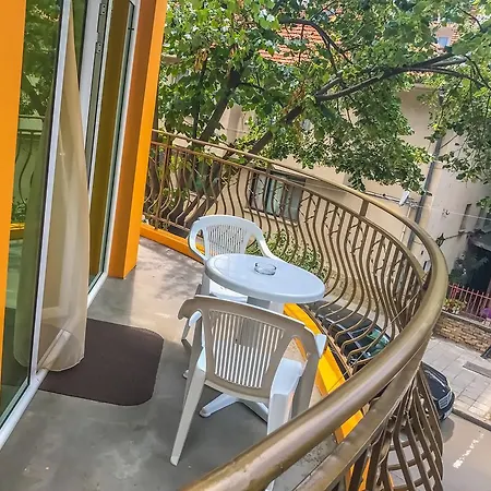 Къща за гости Family House Cherry