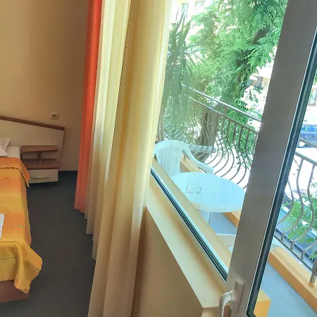 Family House Cherry Къща за гости Несебър