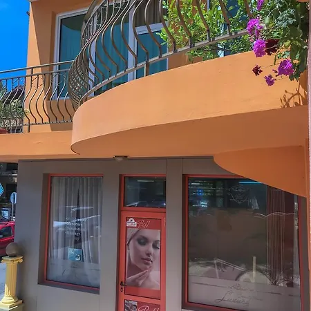 Family House Cherry 3*