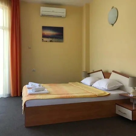 Къща за гости Family House Cherry