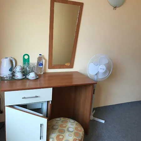 Family House Cherry Къща за гости