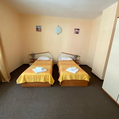 Family House Cherry Къща за гости *