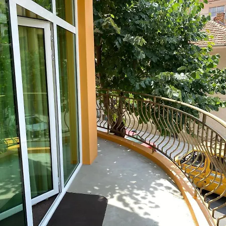 Family House Cherry Къща за гости Несебър